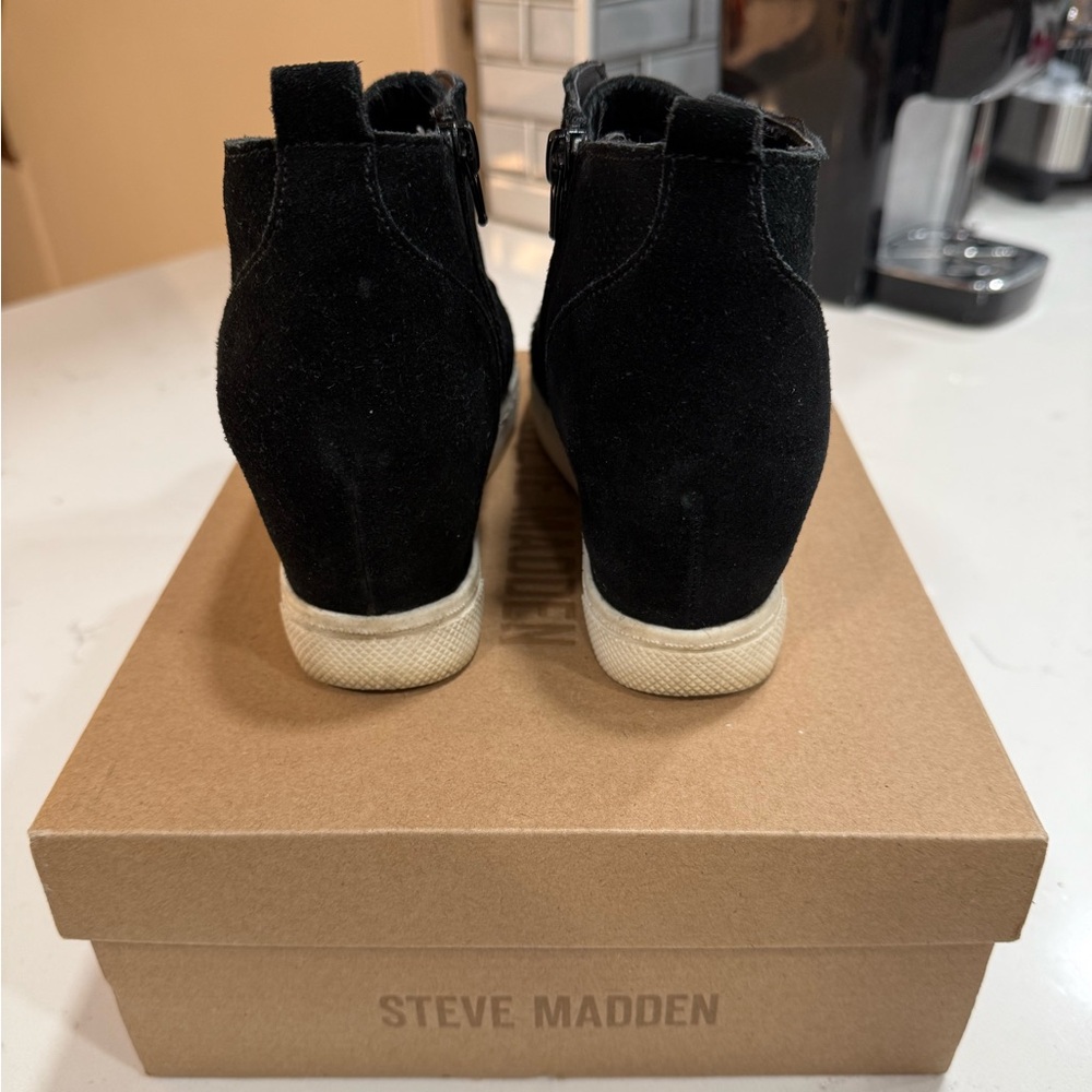 Steve Madden Women’s Wavery Wedge Sneakers - Picture 3 of 7